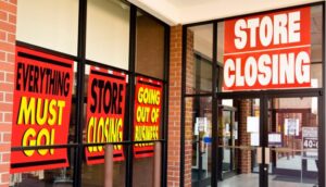 lots of store closing signs in windows picture id 698x400