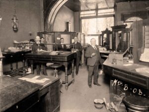 inside bank 1905