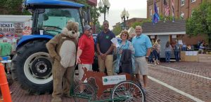 Bankers at local parade in Mid-Missouri | Community Bank